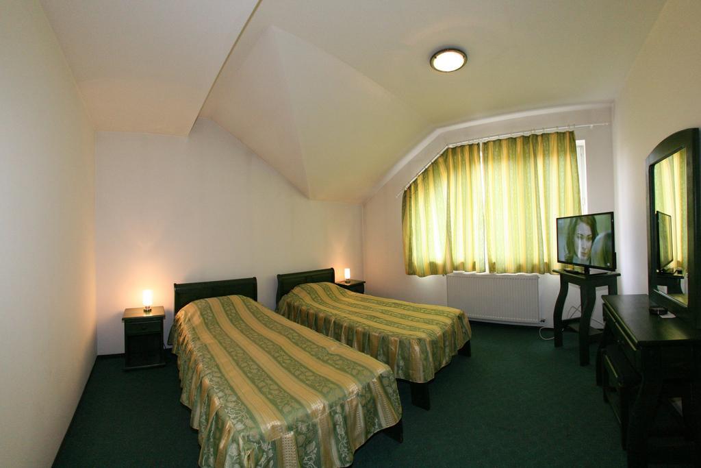 Pensiune Montana Curtea De Arges Room photo